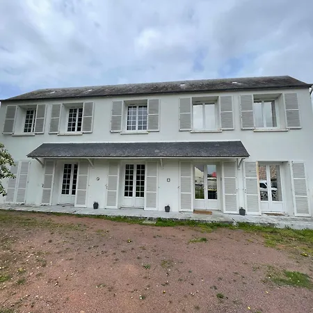 Maison Lumineuse: Spacious Near Omaha