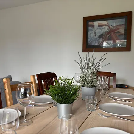 Maison Lumineuse: Spacious Near Omaha *