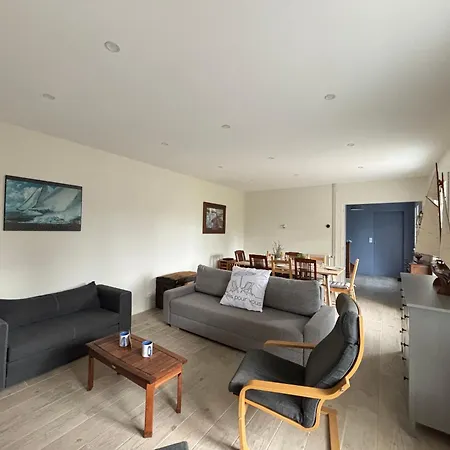 Maison Lumineuse: Spacious Near Omaha Holiday home