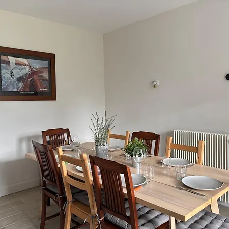 Feriehus La Fromagerie Maison Lumineuse Et Spacieuse Beau Sejour 5 Ch 2 Wc 1 Sdb Grand Jardin Clos 5mn A Pied Commerces 10 Mn Omaha Proche Plages Du Debarquement