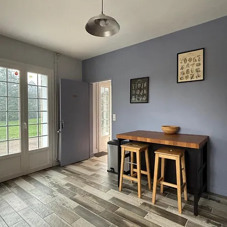 Maison Lumineuse: Spacious Near Omaha *
