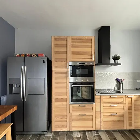 Maison Lumineuse: Spacious Near Omaha Holiday home