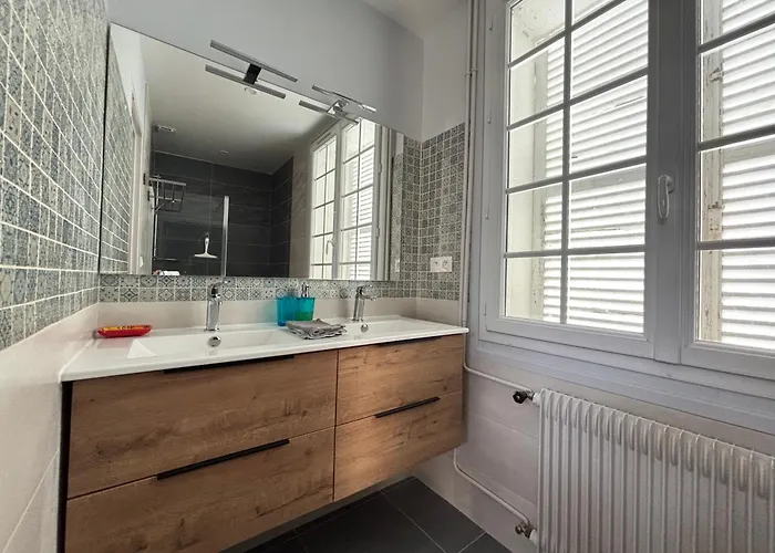 La Fromagerie Maison Lumineuse Et Spacieuse Beau Sejour 5 2 Wc 1 Salle D'eau Grand Jardin Clos 5mn A Pied Commerces 10 Mn Omaha Proche Plages Du Debarquement